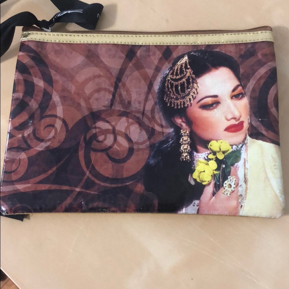 Small pouch